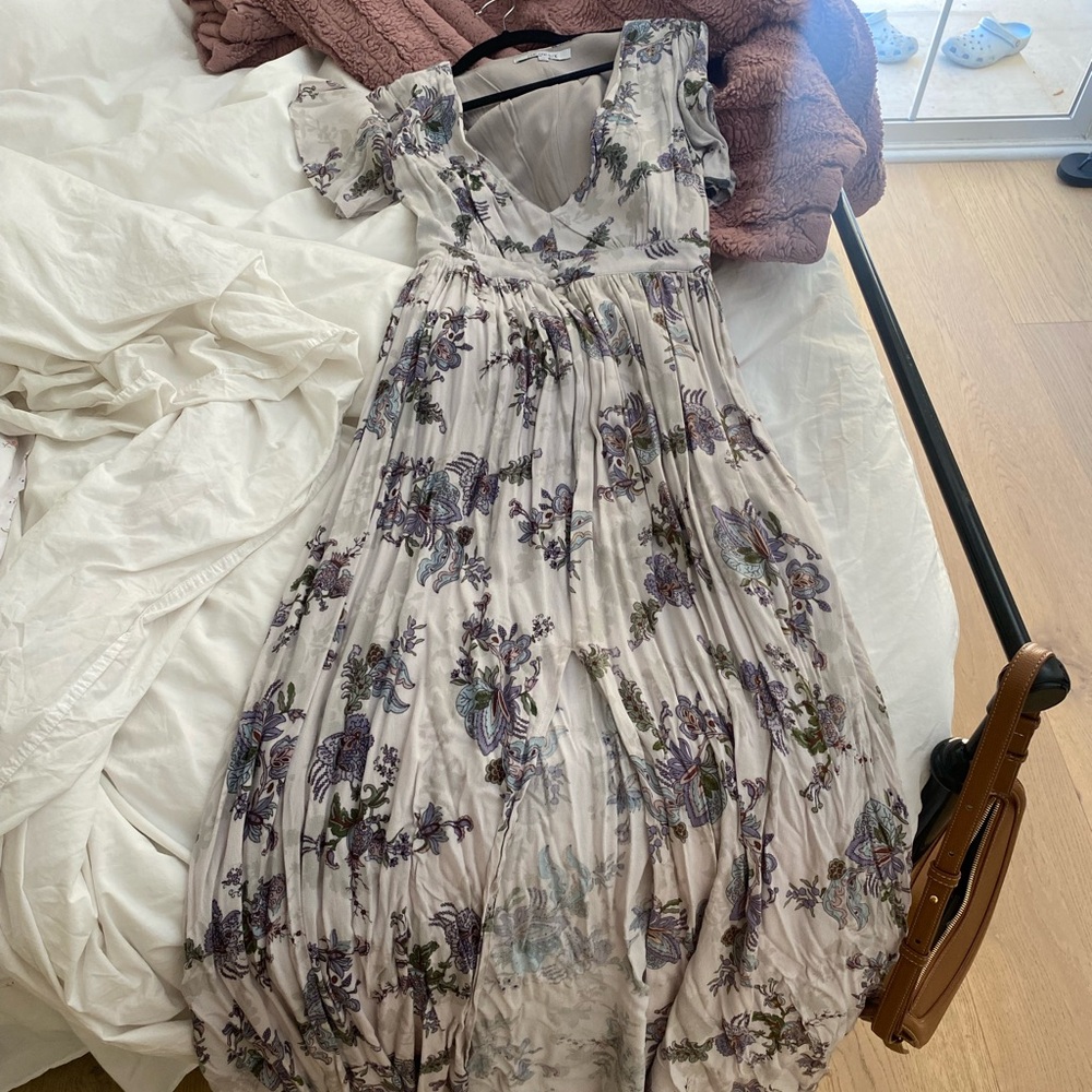 White and Gray Pleated Maxi Sundress with Sweetheart Neckline